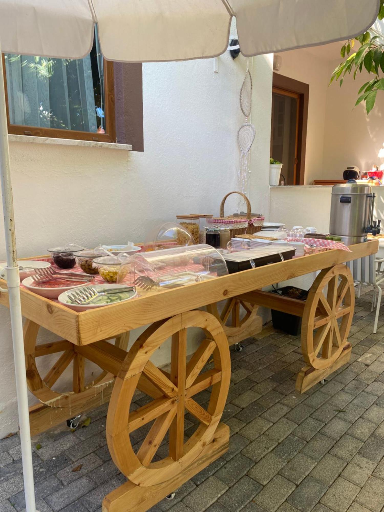 La Sorella Butik Hotel Далян Екстериор снимка
